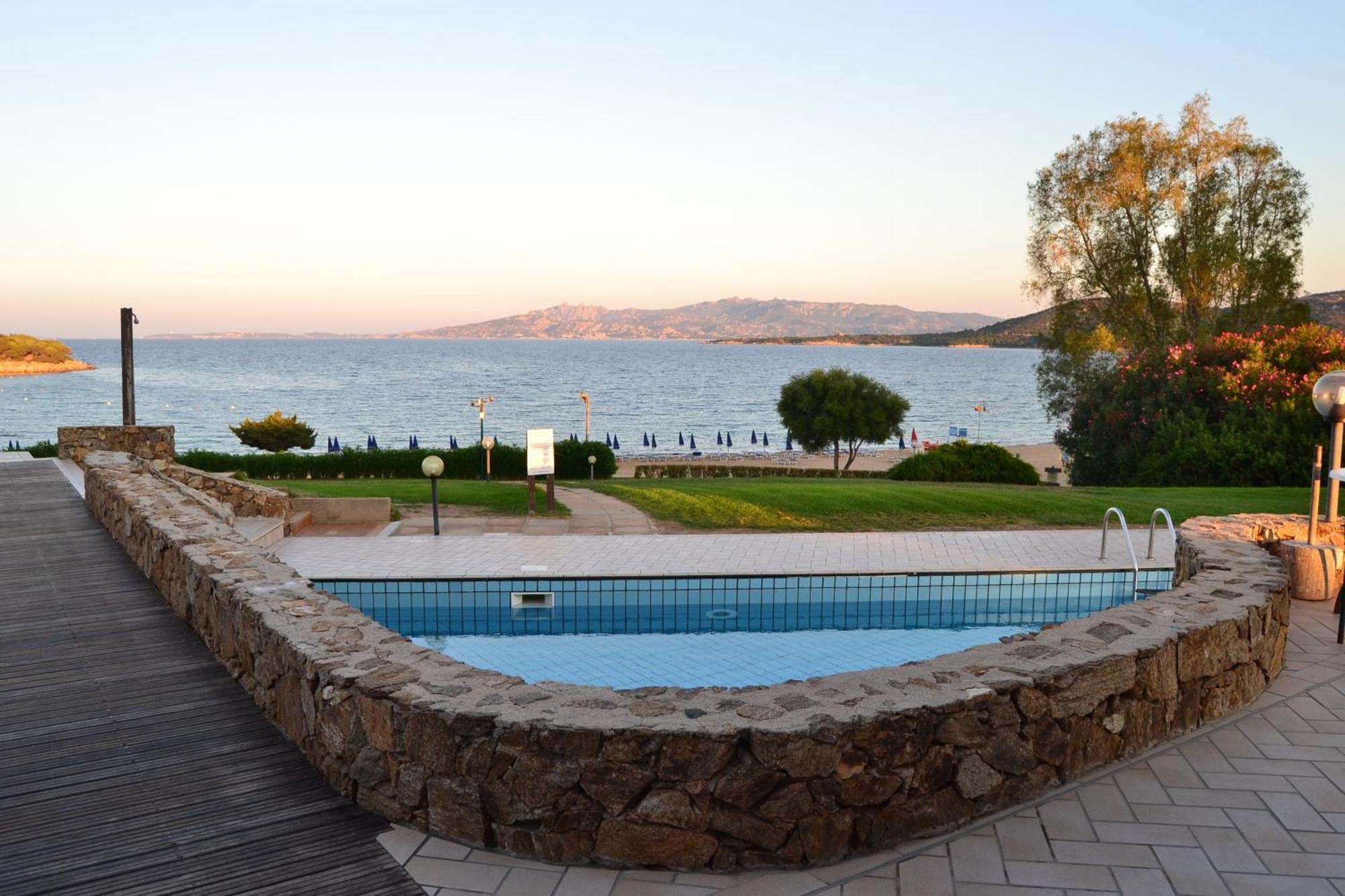 Residence Porto Mannu Palau Exterior photo