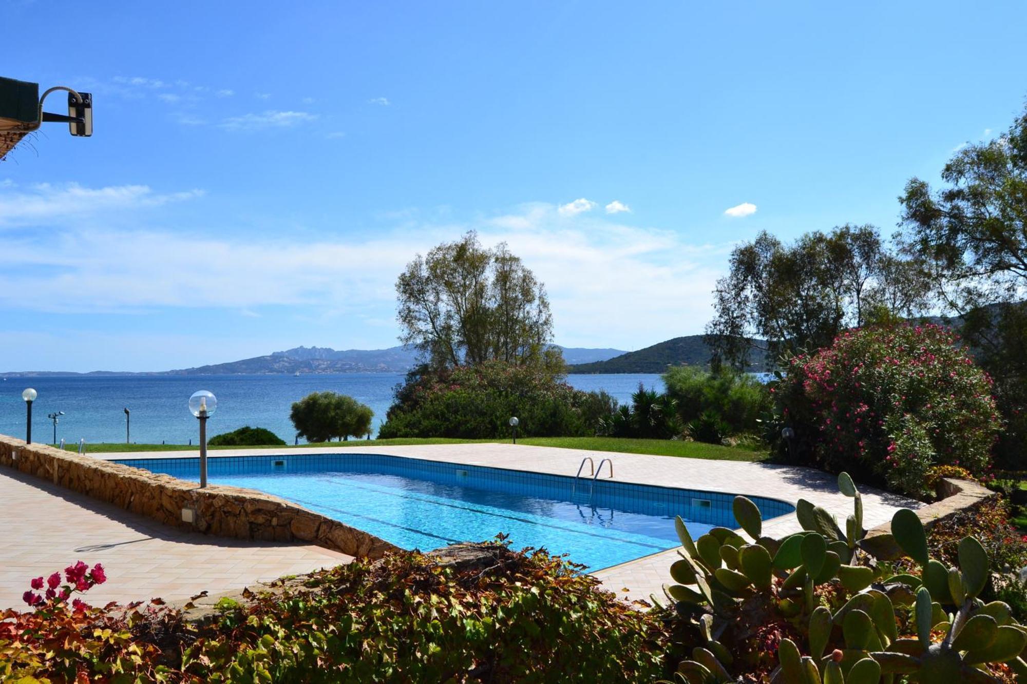 Residence Porto Mannu Palau Exterior photo